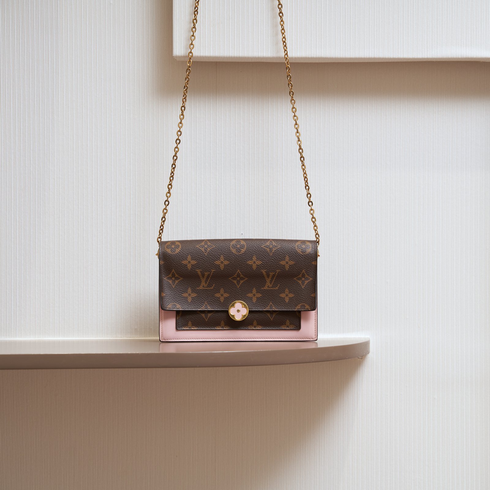 Chain and Strap Wallets Collection for Women  LOUIS VUITTON