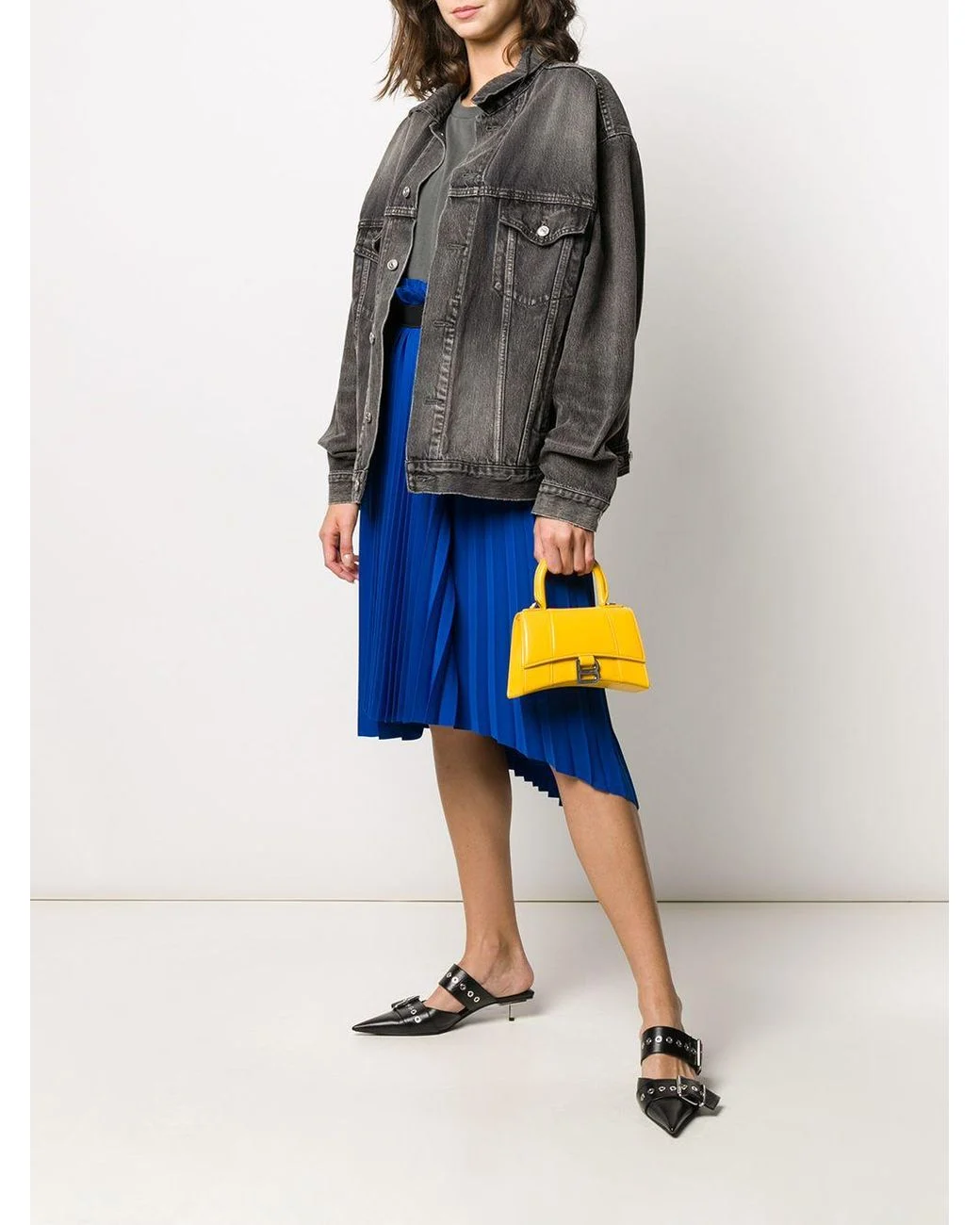 Tips phối đồ với túi Balenciaga thu hút mọi ánh nhìn