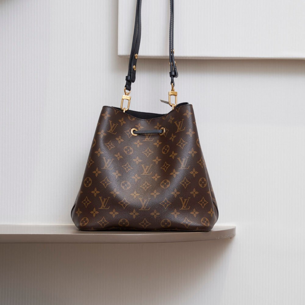 Louis Vuitton Néonoé Monogram Leather Bag in Black